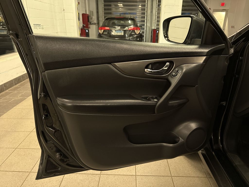 Thumbnail: 2015 Nissan Rogue - 29