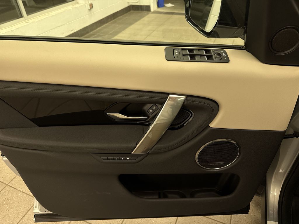Thumbnail: 2025 Land Rover Discovery Sport - 25