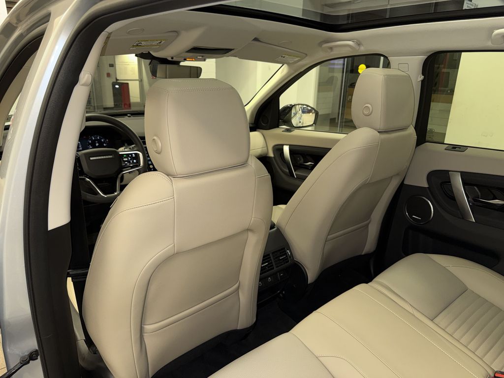 Thumbnail: 2025 Land Rover Discovery Sport - 30