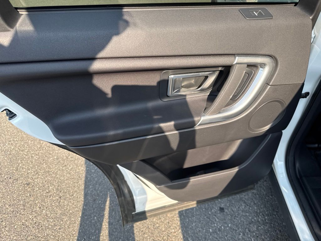 Thumbnail: 2019 Land Rover Discovery Sport - 20