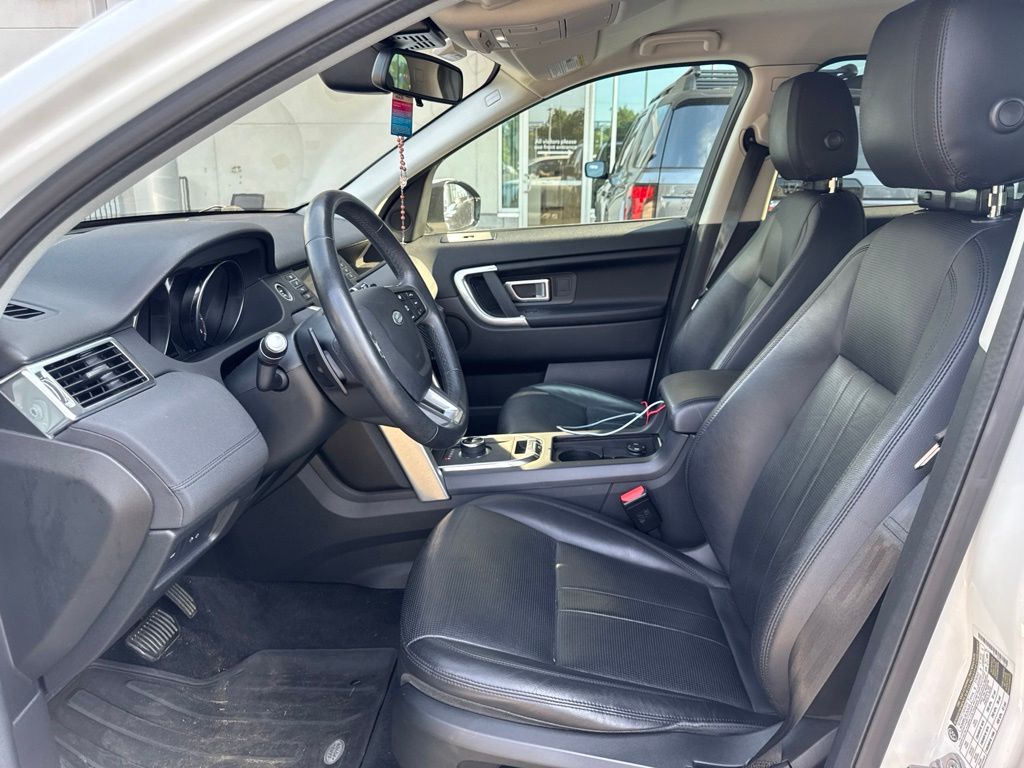 Thumbnail: 2019 Land Rover Discovery Sport - 8