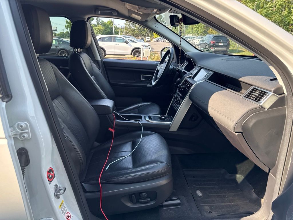 Thumbnail: 2019 Land Rover Discovery Sport - 9