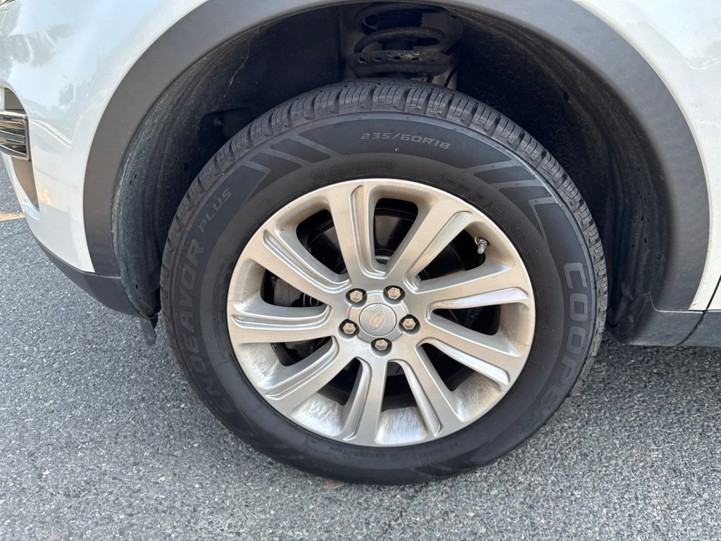 Thumbnail: 2019 Land Rover Discovery Sport - 6