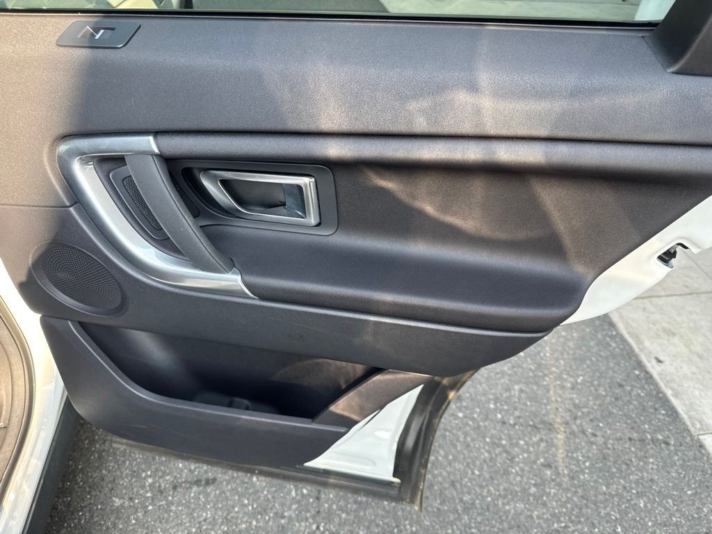 Thumbnail: 2019 Land Rover Discovery Sport - 23