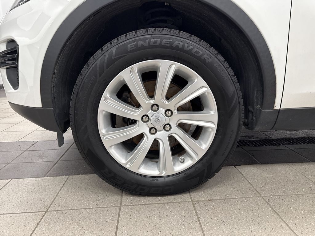 Thumbnail: 2019 Land Rover Discovery Sport - 6