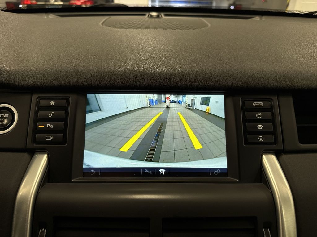 Thumbnail: 2019 Land Rover Discovery Sport - 25