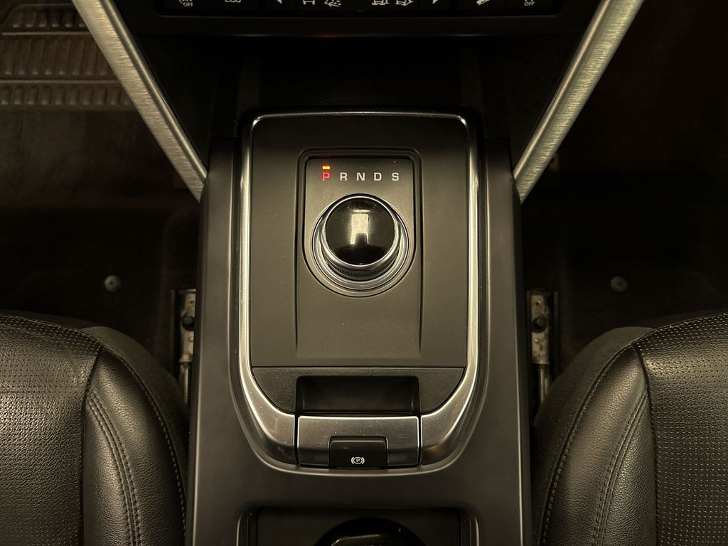 Thumbnail: 2019 Land Rover Discovery Sport - 12