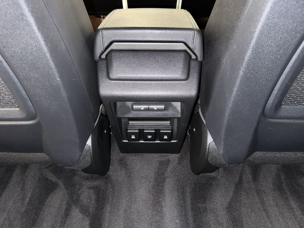 Thumbnail: 2019 Land Rover Discovery Sport - 28
