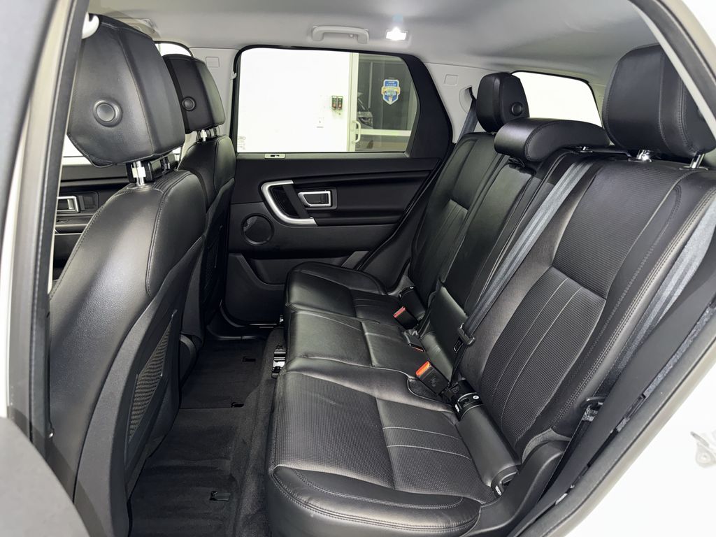 Thumbnail: 2019 Land Rover Discovery Sport - 10