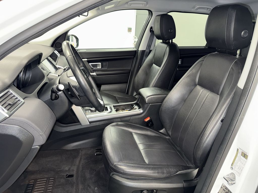 Thumbnail: 2019 Land Rover Discovery Sport - 8