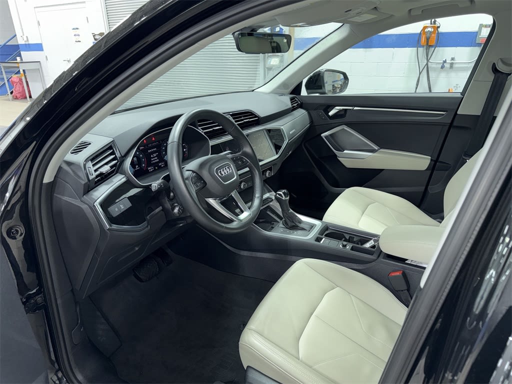 Thumbnail: 2024 Audi Q3 - 9