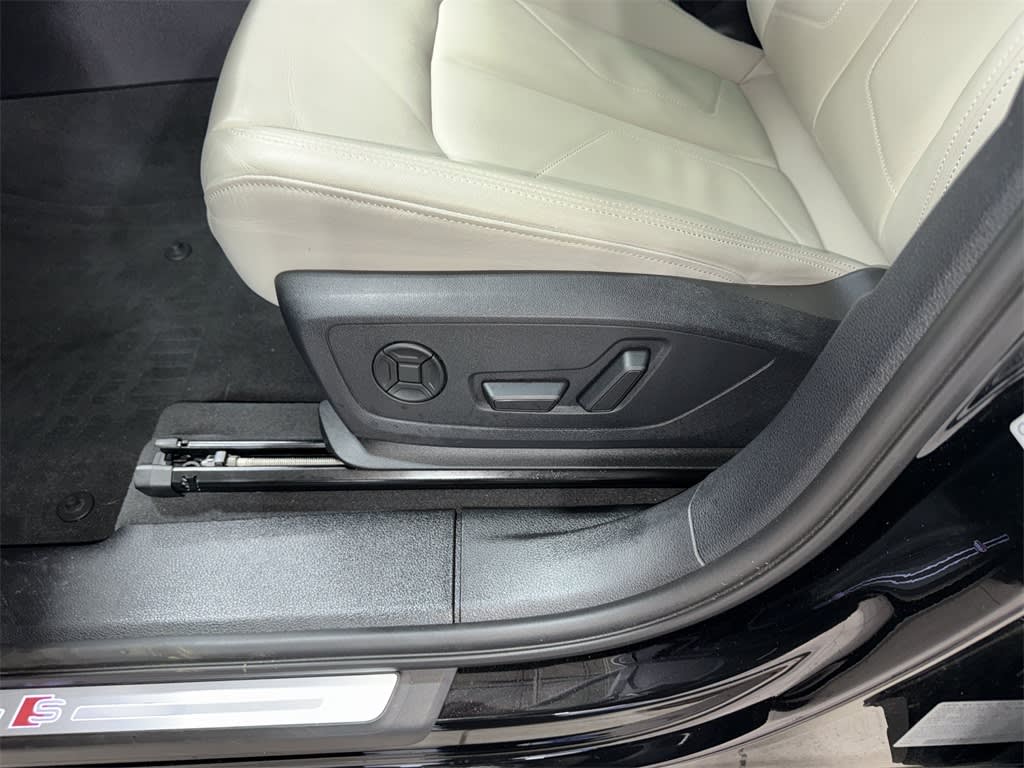 Thumbnail: 2024 Audi Q3 - 26