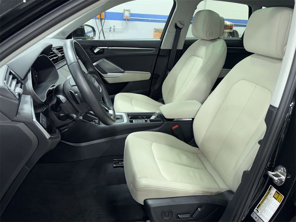 Thumbnail: 2024 Audi Q3 - 10