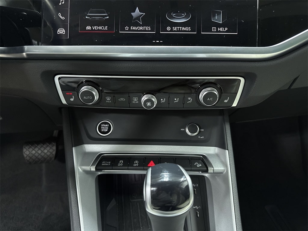 Thumbnail: 2024 Audi Q3 - 24