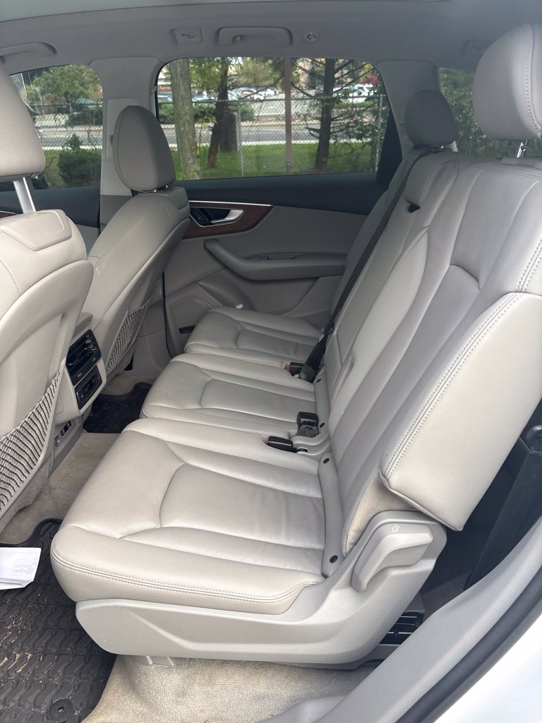 Thumbnail: 2020 Audi Q7 - 8