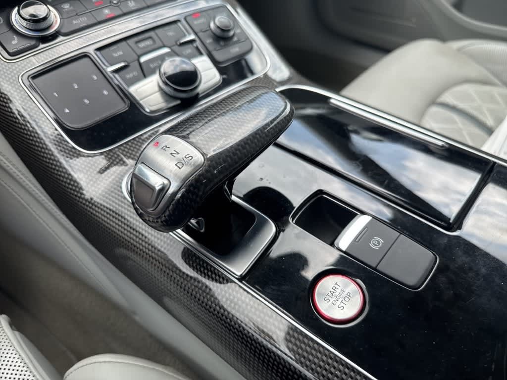 Thumbnail: 2015 Audi S8 - 12