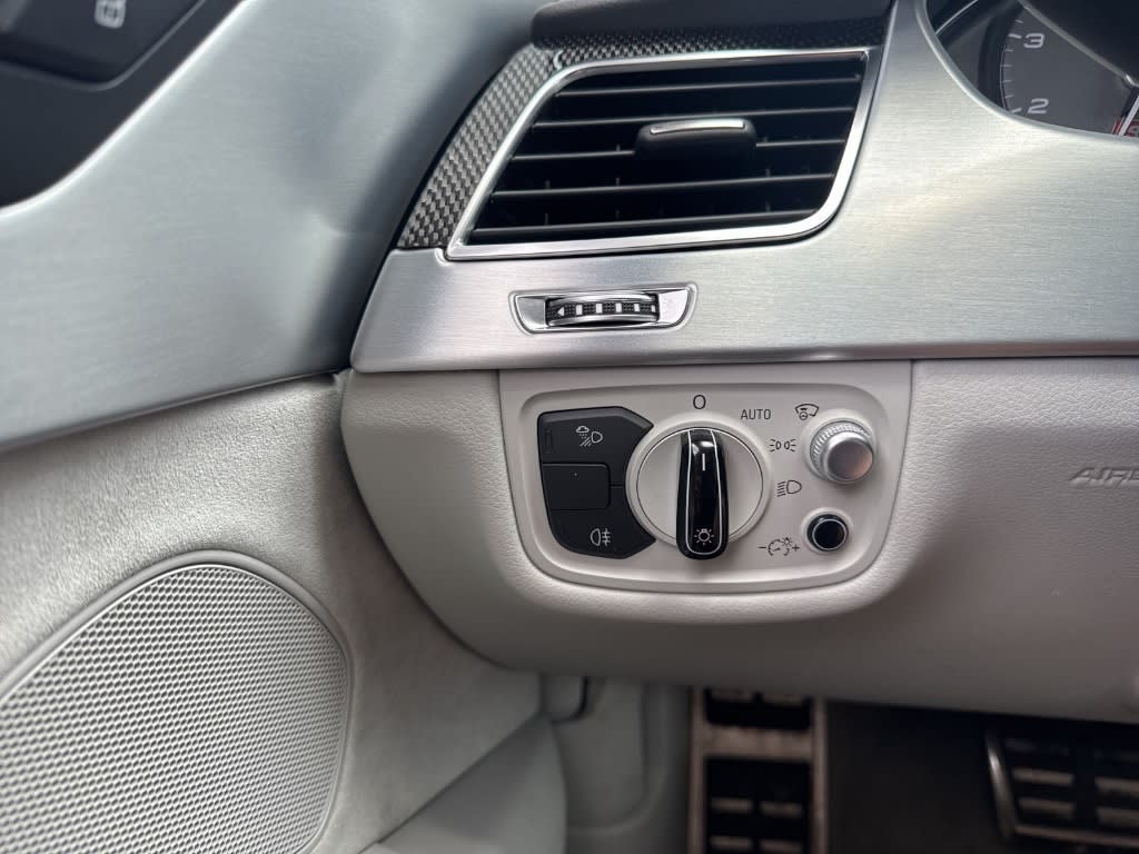 Thumbnail: 2015 Audi S8 - 21