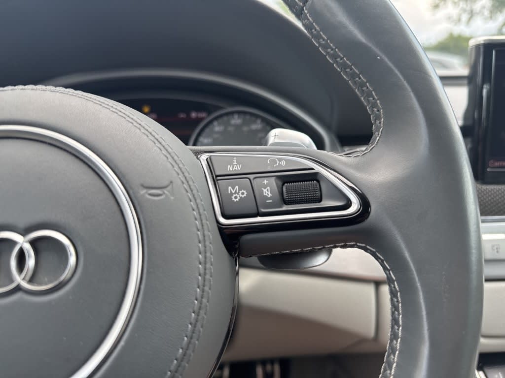 Thumbnail: 2015 Audi S8 - 20