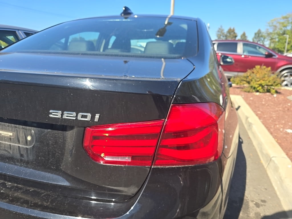 Thumbnail: 2018 BMW 3 Series - 16