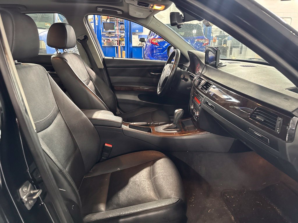 Thumbnail: 2011 BMW 3 Series - 9