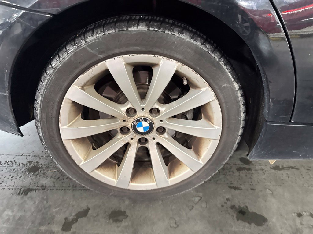 Thumbnail: 2011 BMW 3 Series - 23
