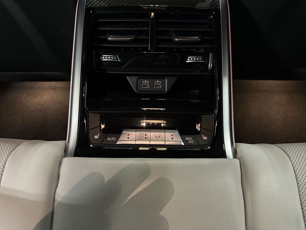 Thumbnail: 2023 BMW M8 - 31