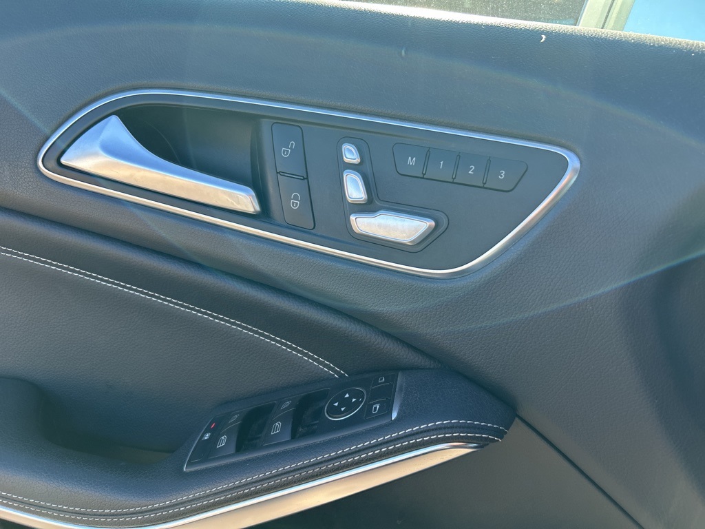 Thumbnail: 2019 Mercedes-Benz GLA - 24