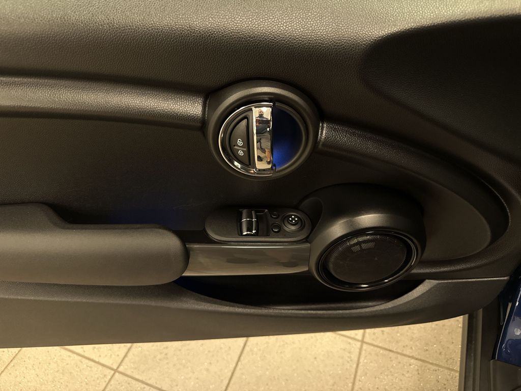 Thumbnail: 2015 MINI Cooper - 26