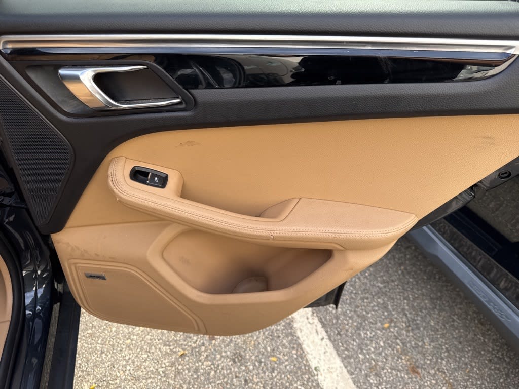 Thumbnail: 2017 Porsche Macan - 23