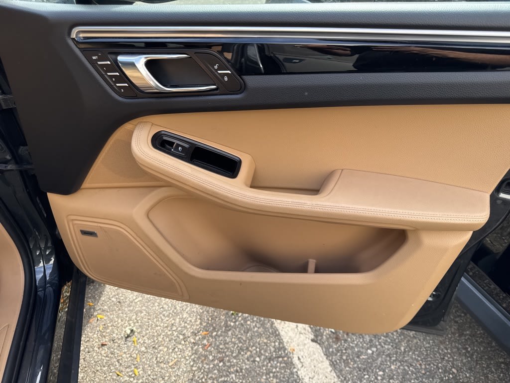 Thumbnail: 2017 Porsche Macan - 19