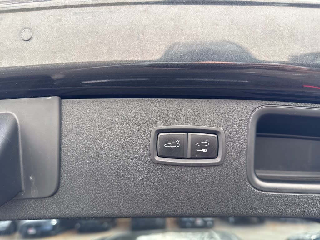 Thumbnail: 2017 Porsche Macan - 21