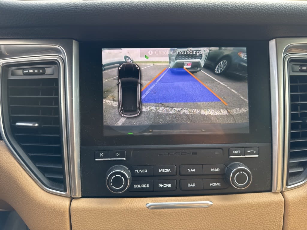 Thumbnail: 2017 Porsche Macan - 11