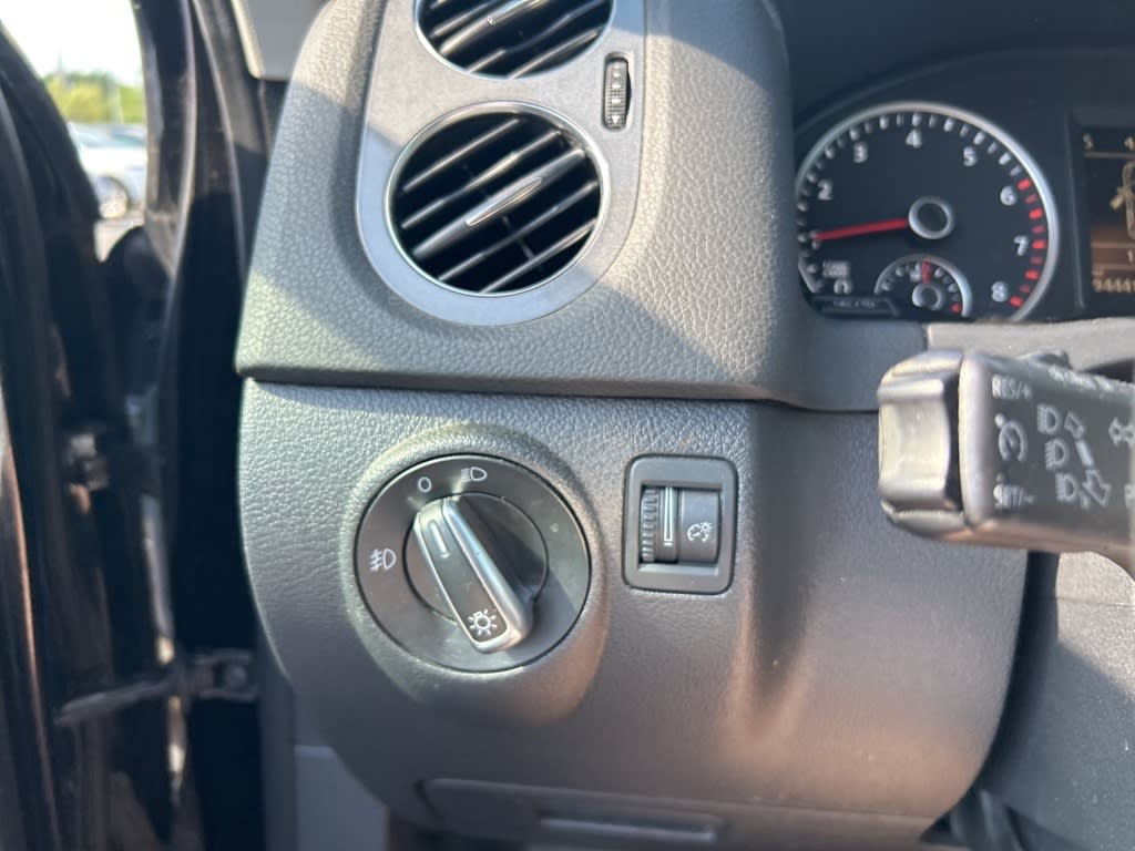 Thumbnail: 2014 Volkswagen Tiguan - 22