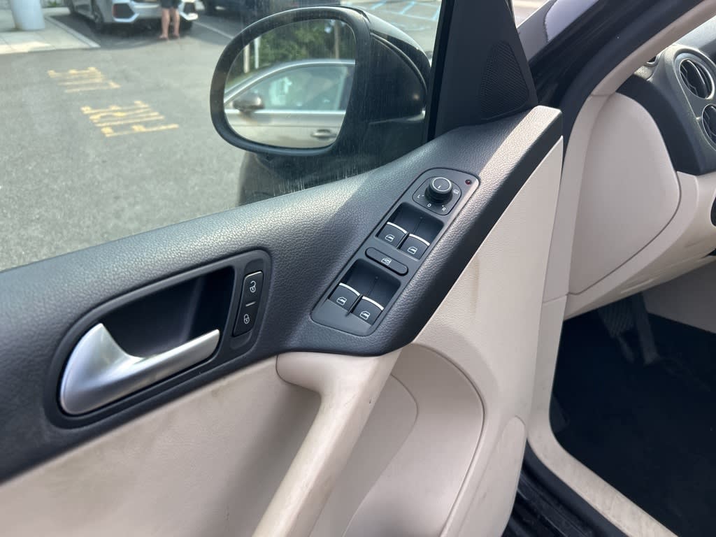 Thumbnail: 2016 Volkswagen Tiguan - 19