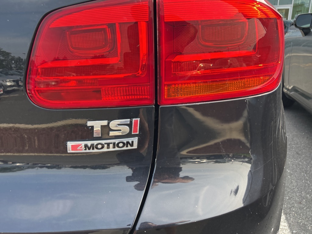 Thumbnail: 2016 Volkswagen Tiguan - 16