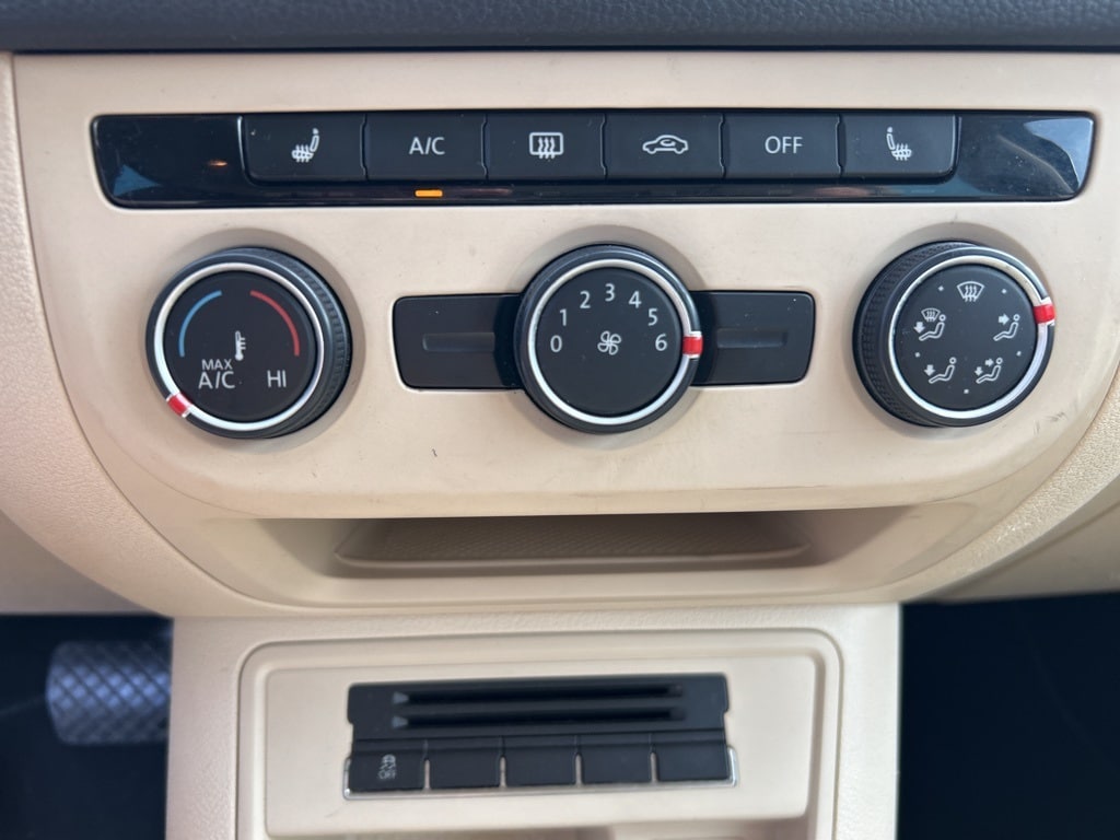 Thumbnail: 2016 Volkswagen Tiguan - 25