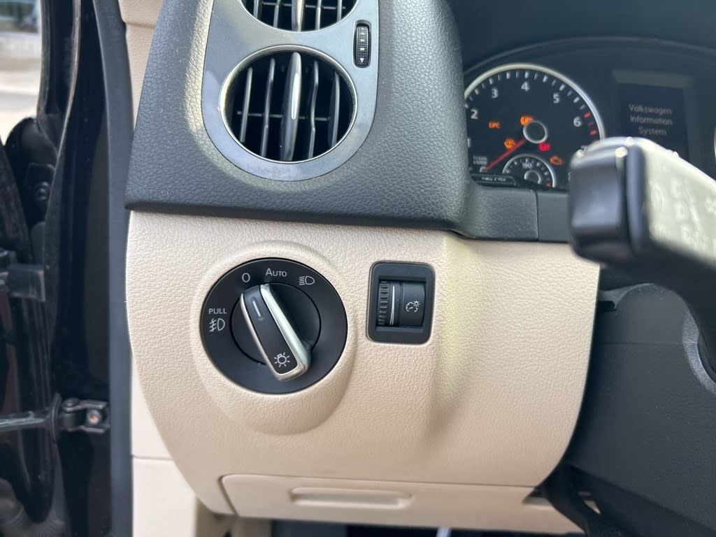 Thumbnail: 2016 Volkswagen Tiguan - 21