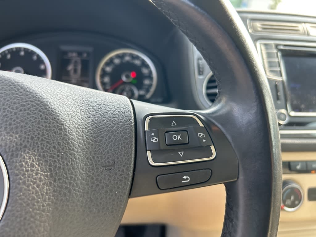 Thumbnail: 2016 Volkswagen Tiguan - 23