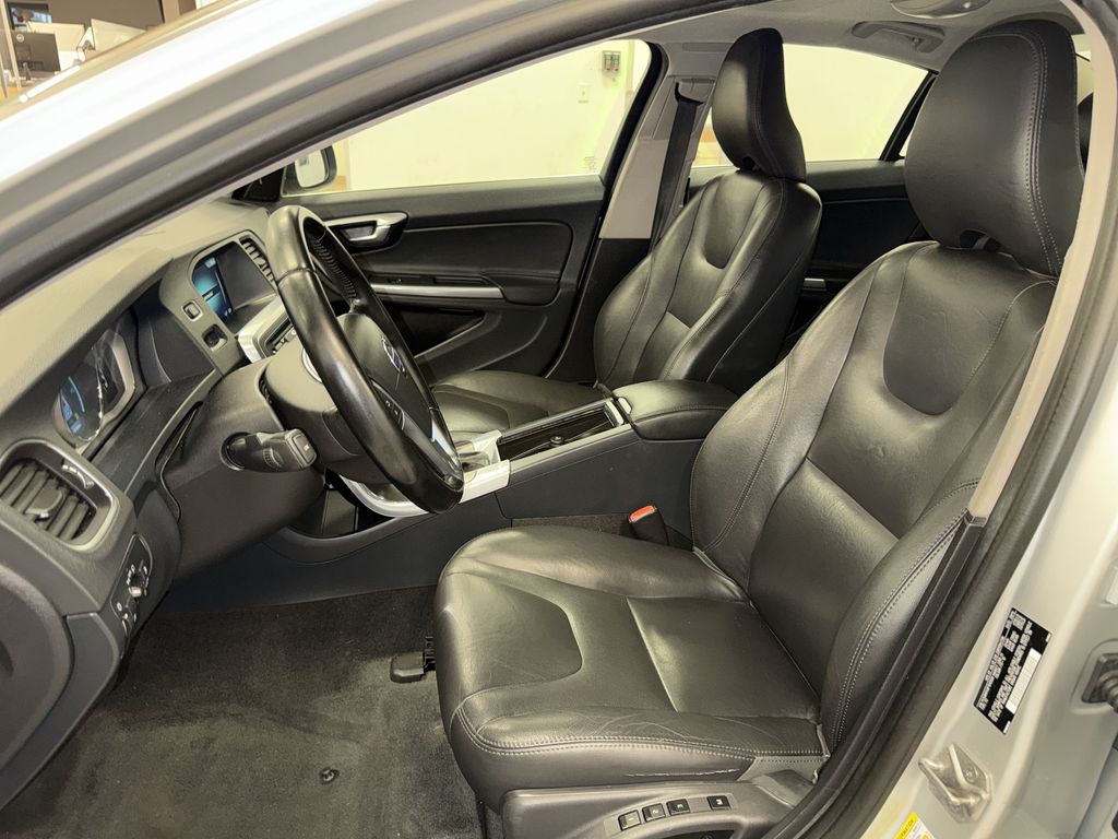 Thumbnail: 2015 Volvo S60 - 9