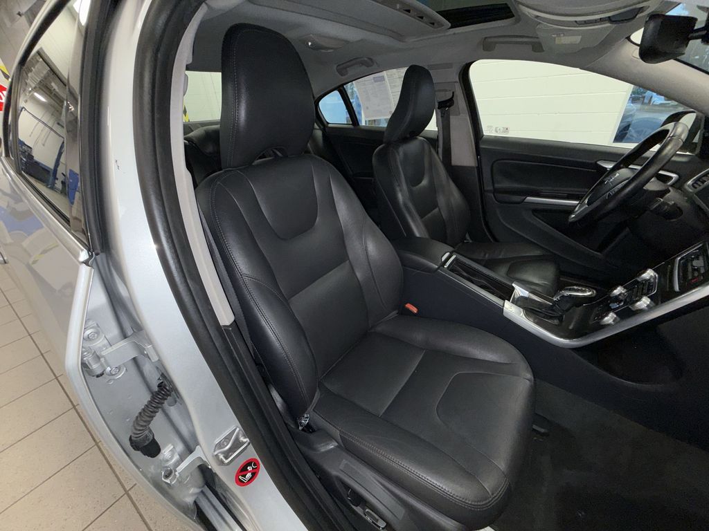 Thumbnail: 2015 Volvo S60 - 10