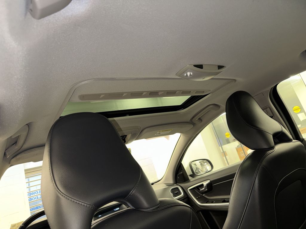 Thumbnail: 2015 Volvo S60 - 26
