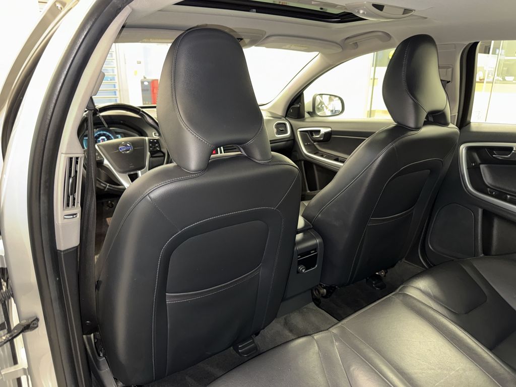 Thumbnail: 2015 Volvo S60 - 29