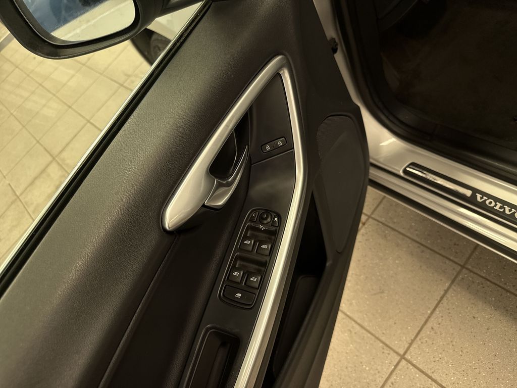 Thumbnail: 2015 Volvo S60 - 24