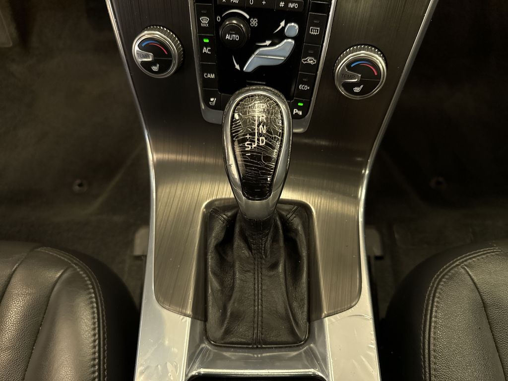 Thumbnail: 2015 Volvo S60 - 13