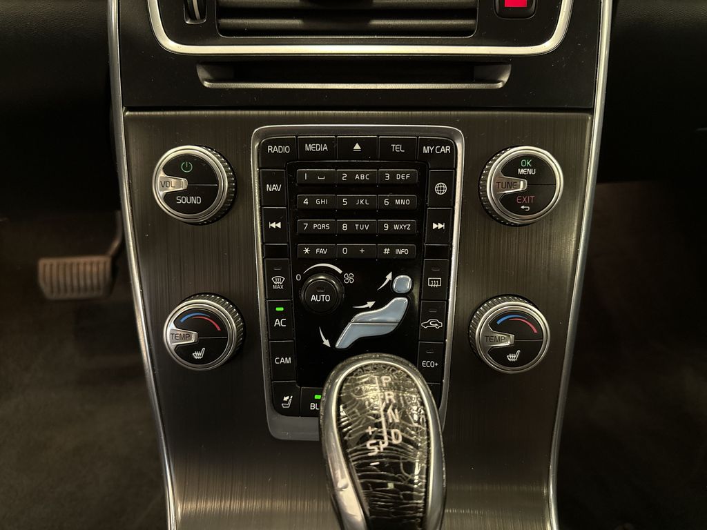 Thumbnail: 2015 Volvo S60 - 23