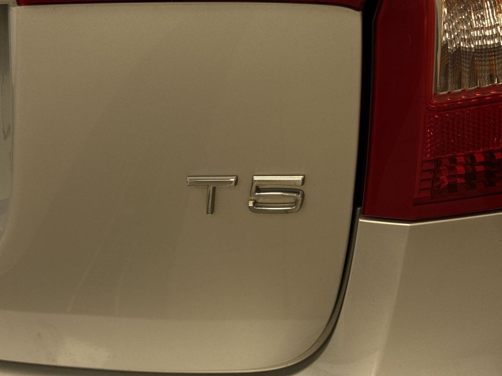 Thumbnail: 2015 Volvo S60 - 28