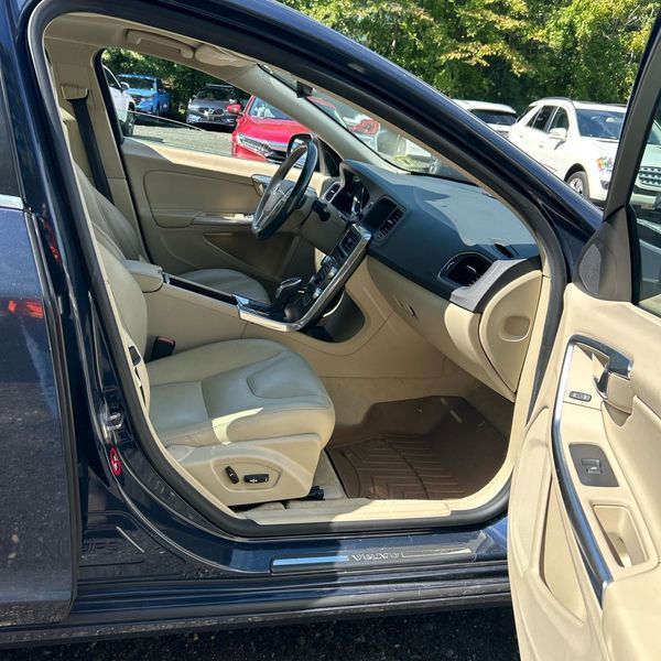 Thumbnail: 2015 Volvo S60 - 10