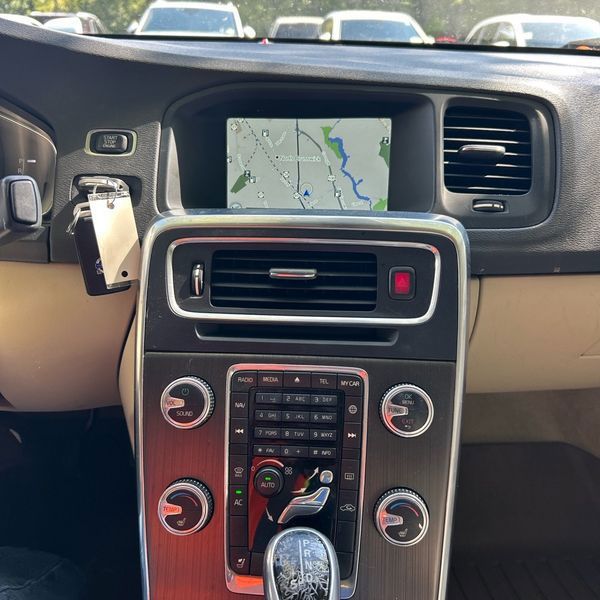 Thumbnail: 2015 Volvo S60 - 12