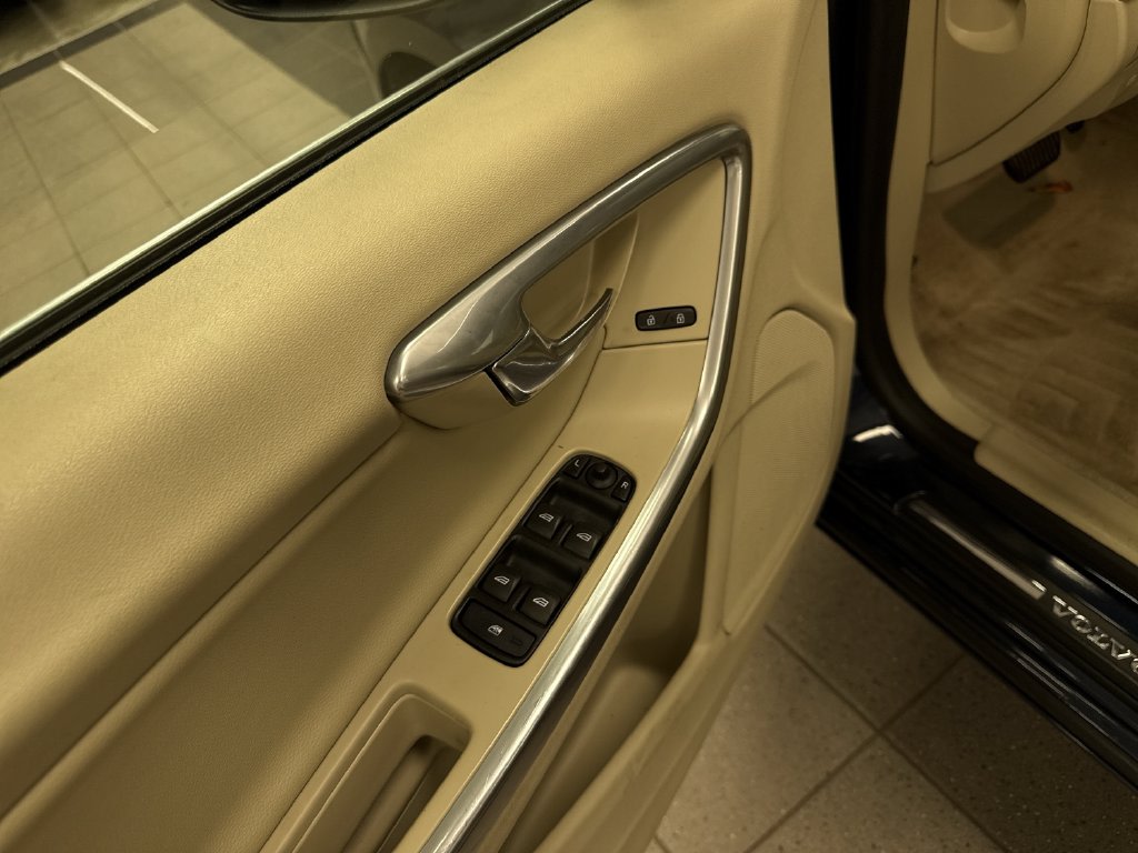 Thumbnail: 2015 Volvo S60 - 11