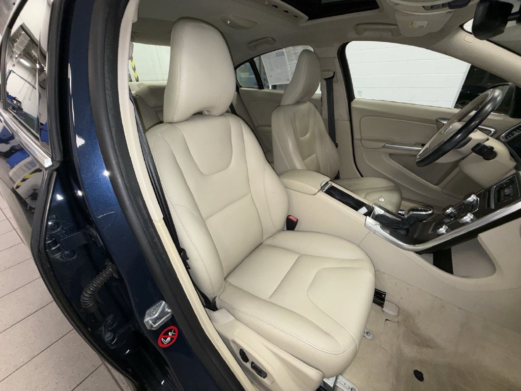 Thumbnail: 2015 Volvo S60 - 6